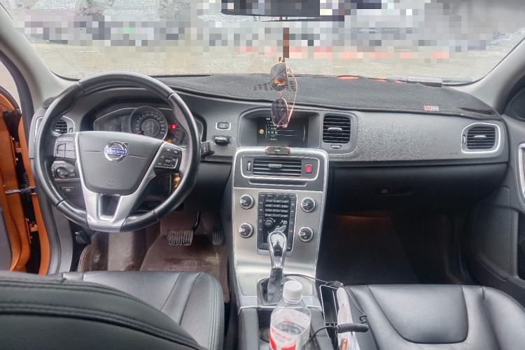 Used Volvo S60 2015 S60L 2.0T Zhiyuan Edition Interior 2