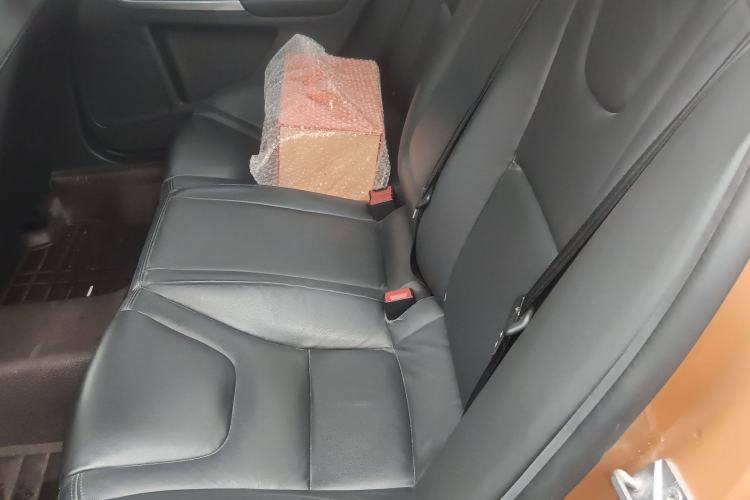 Used Volvo S60 2015 S60L 2.0T Zhiyuan Edition Interior 4