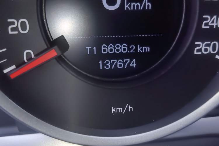 Used Volvo S60 2015 S60L 2.0T Zhiyuan Edition Odometer Close Up