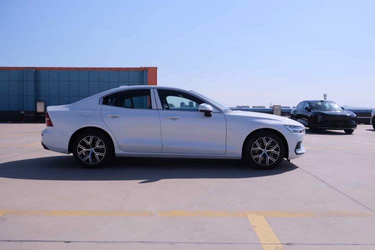 Used Volvo S60 2025 B4 Zhiyi Luxury Edition Exterior 3
