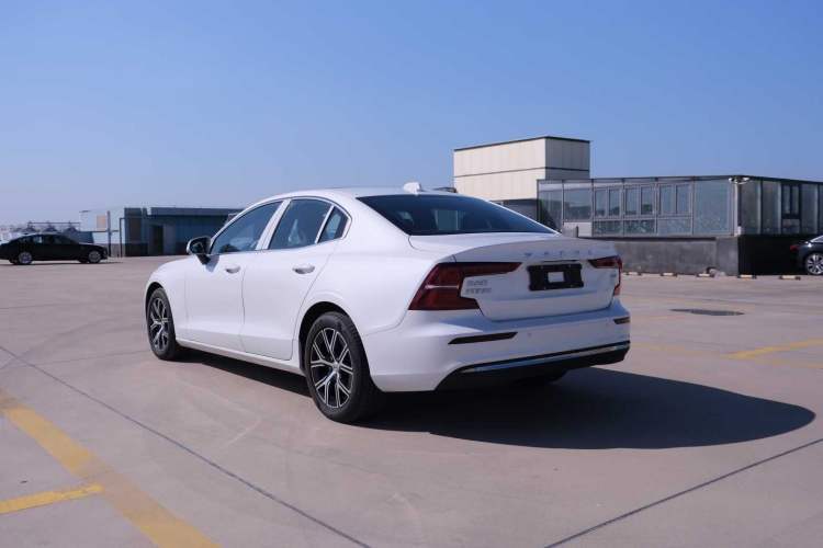 Used Volvo S60 2025 B4 Zhiyi Luxury Edition Exterior 4