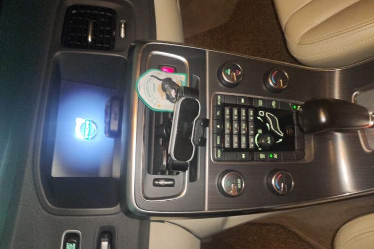 Used Volvo S60 2011 2.0T Comfort Edition Audio And AC Panel
