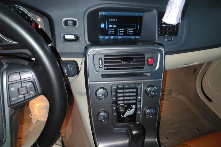 Used Volvo S60 2011 2.0T Zhiya Edition Audio And AC Panel
