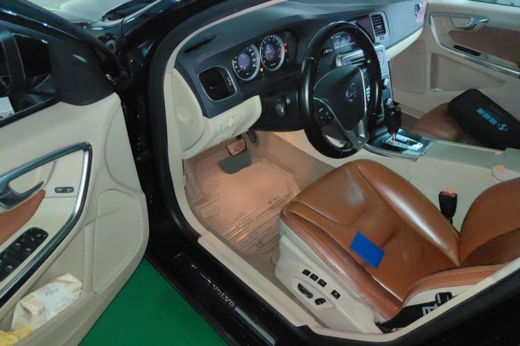Used Volvo S60 2011 2.0T Zhiya Edition Driver Seat