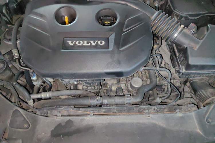 Used Volvo S60 2011 2.0T Zhiya Edition Engine Bay