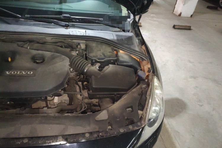 Used Volvo S60 2011 2.0T Comfort Edition Engine Bay Left