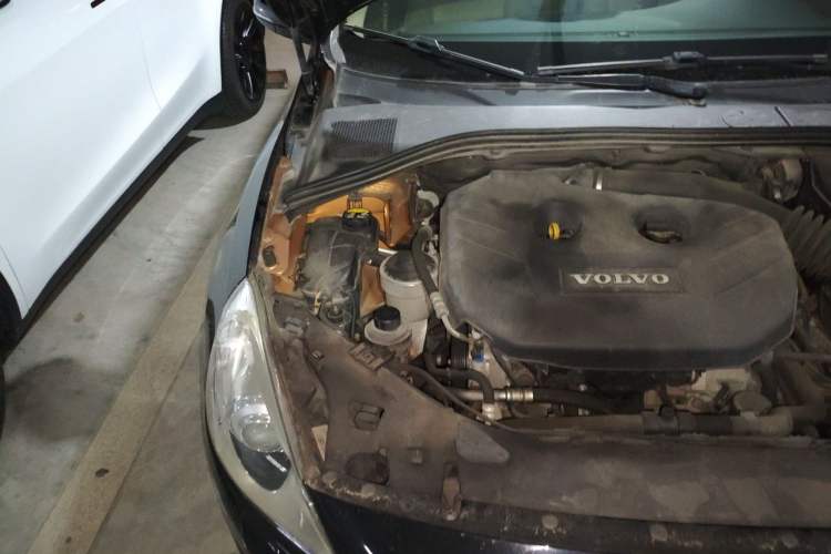 Used Volvo S60 2011 2.0T Comfort Edition Engine Bay Right