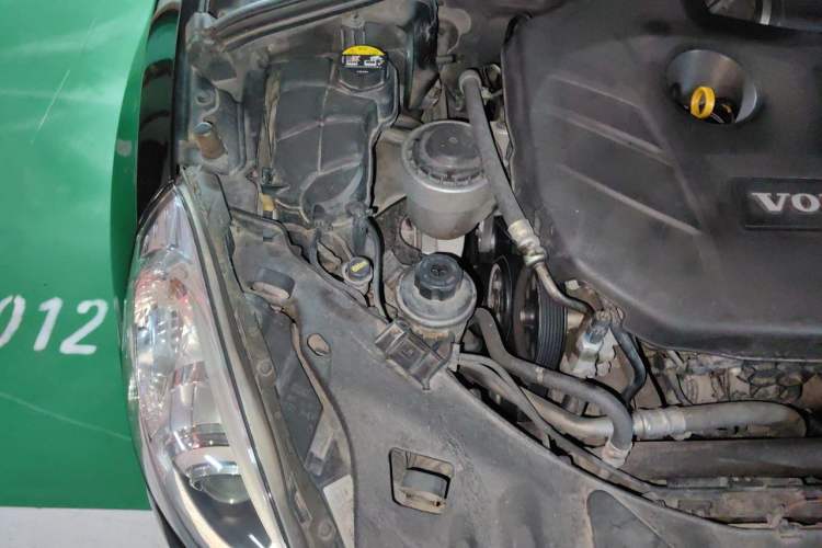 Used Volvo S60 2011 2.0T Zhiya Edition Engine Bay Right