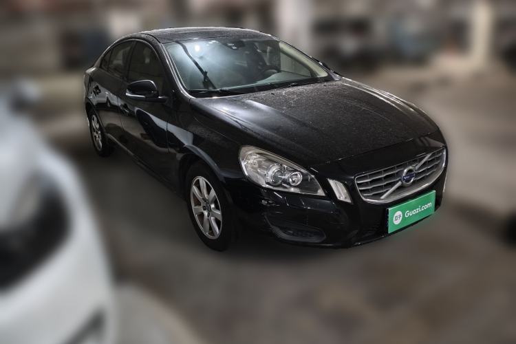 Used Volvo S60 2011 2.0T Comfort Edition Front Right 45 Deg