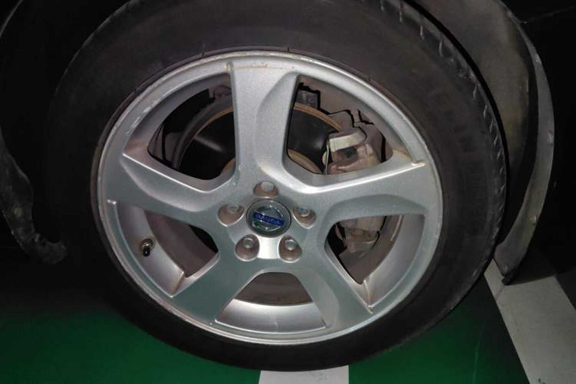 Used Volvo S60 2011 2.0T Zhiya Edition Right Front Wheel Hub