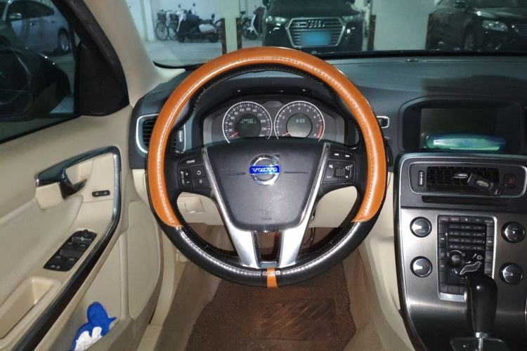 Used Volvo S60 2011 2.0T Comfort Edition Steering Wheel