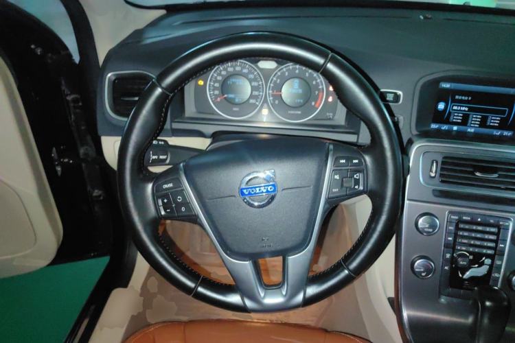 Used Volvo S60 2011 2.0T Zhiya Edition Steering Wheel
