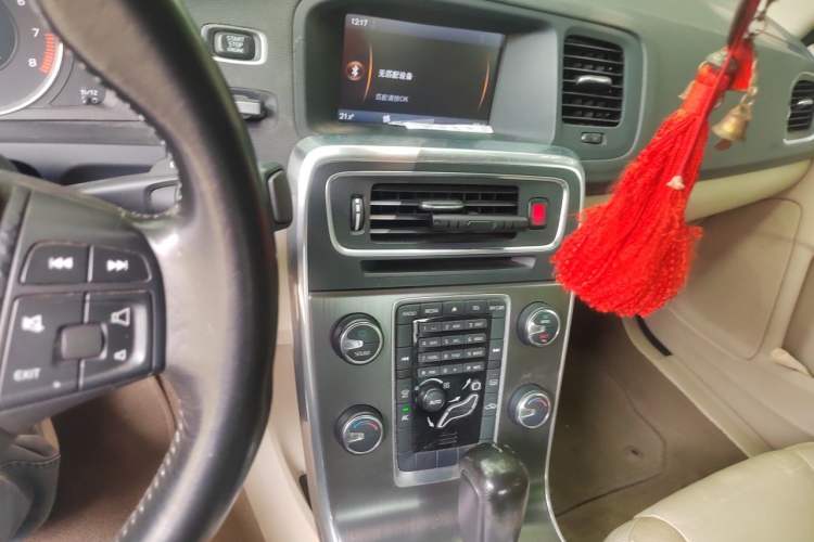 Used Volvo S60 2011 2.0T Comfort Edition Audio And AC Panel