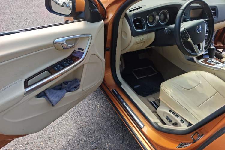 Used Volvo S60 2011 T6 AWD Prestige Edition Driver Seat