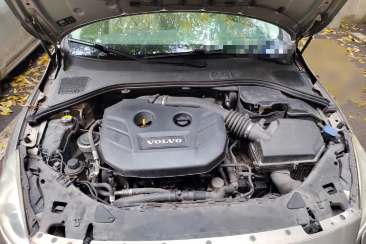 Used Volvo S60 2011 2.0T Comfort Edition Engine Bay