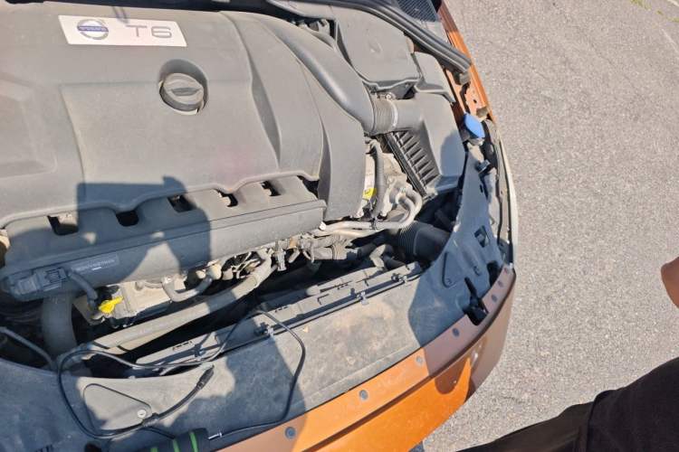 Used Volvo S60 2011 T6 AWD Prestige Edition Engine Bay Left