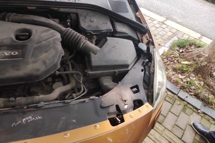 Used Volvo S60 2011 2.0T Comfort Edition Engine Bay Left