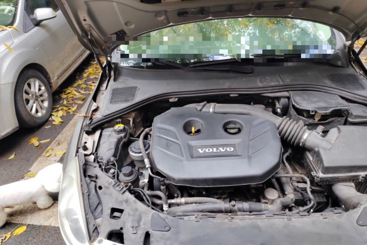 Used Volvo S60 2011 2.0T Comfort Edition Engine Bay Right
