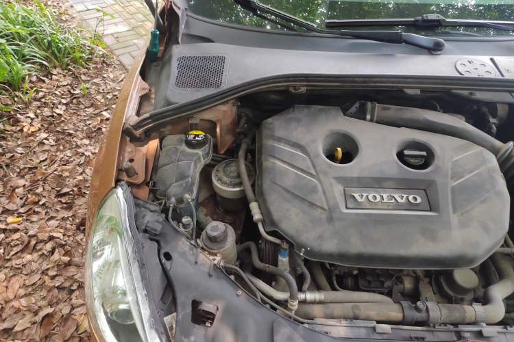 Used Volvo S60 2011 2.0T Comfort Edition Engine Bay Right
