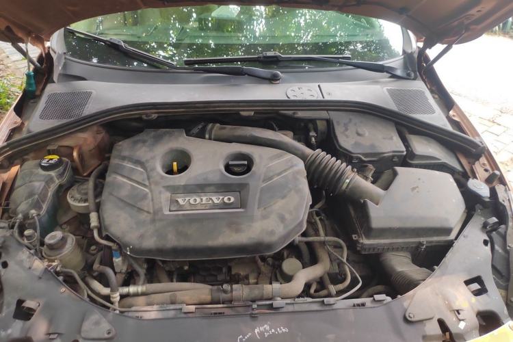 Used Volvo S60 2011 2.0T Comfort Edition Engine Bay