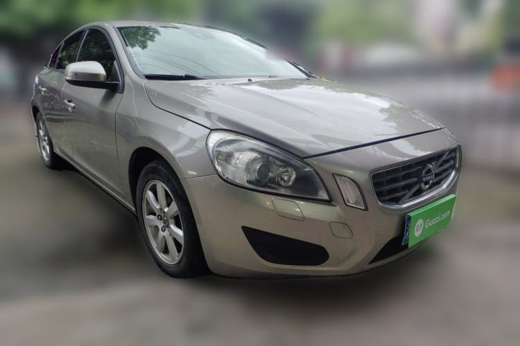 Used Volvo S60 2011 2.0T Comfort Edition Front Right 45 Deg