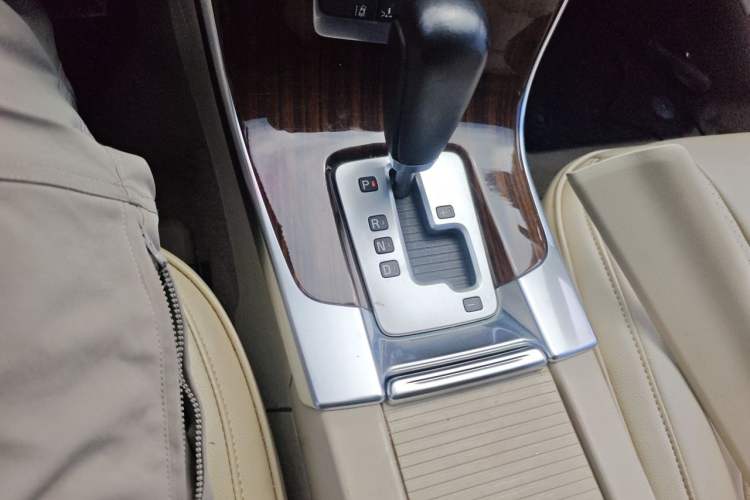 Used Volvo S60 2011 T6 AWD Prestige Edition Gear Lever