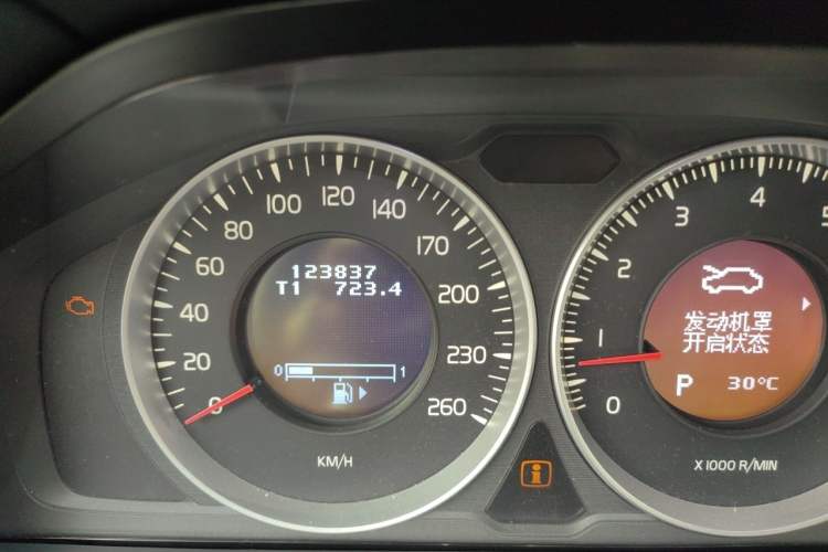 Used Volvo S60 2011 2.0T Comfort Edition Odometer Close Up