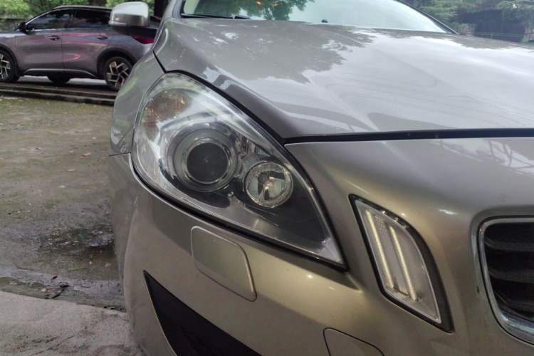 Used Volvo S60 2011 2.0T Comfort Edition Right Front Headlight