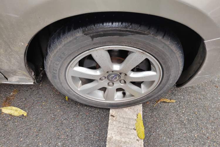 Used Volvo S60 2011 2.0T Comfort Edition Right Front Wheel Hub