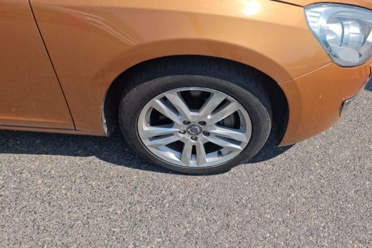 Used Volvo S60 2011 T6 AWD Prestige Edition Right Front Wheel Hub