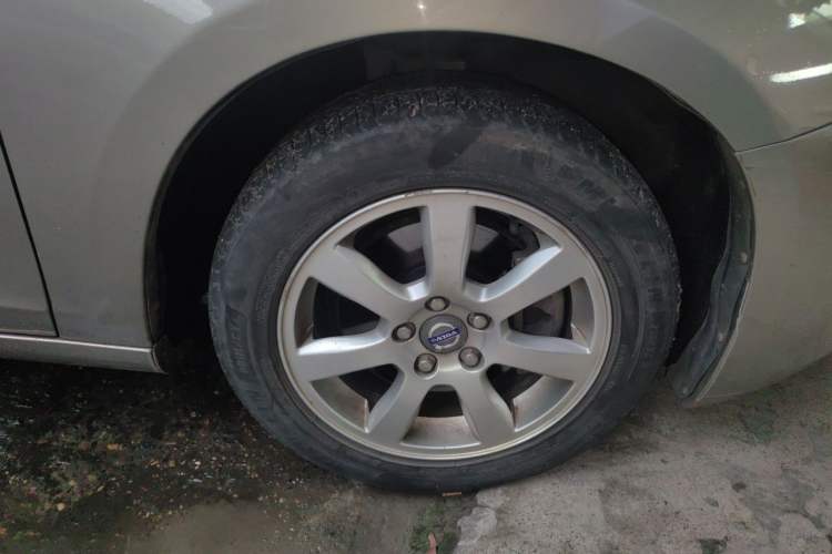 Used Volvo S60 2011 2.0T Comfort Edition Right Front Wheel Hub