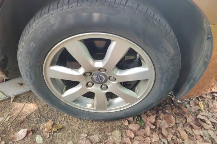 Used Volvo S60 2011 2.0T Comfort Edition Right Front Wheel Hub