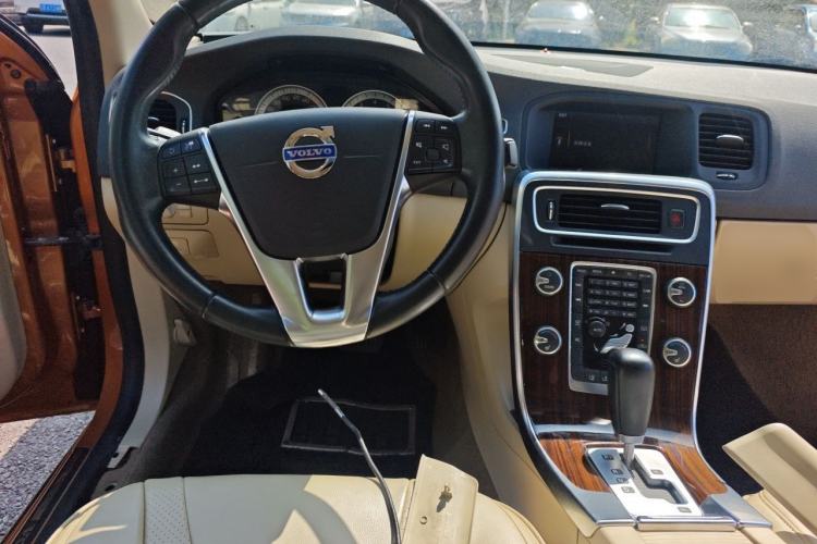 Used Volvo S60 2011 T6 AWD Prestige Edition Steering Wheel