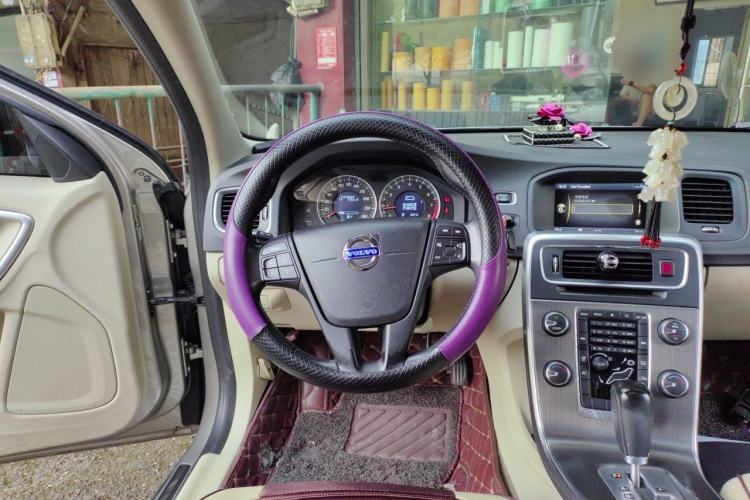 Used Volvo S60 2011 2.0T Comfort Edition Steering Wheel