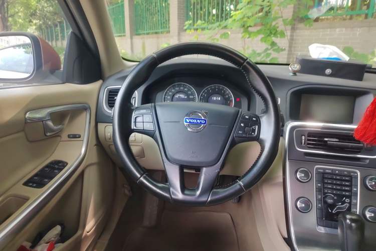 Used Volvo S60 2011 2.0T Comfort Edition Steering Wheel