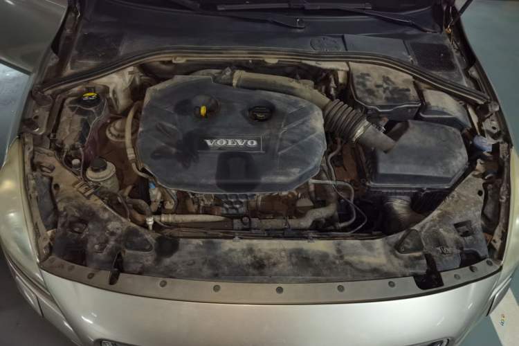 Used Volvo S60 2011 2.0T Comfort Edition Engine Bay