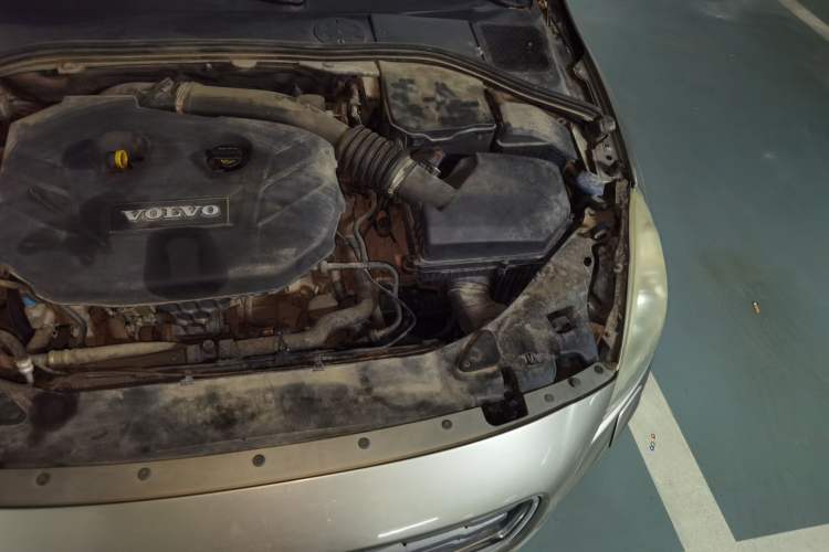 Used Volvo S60 2011 2.0T Comfort Edition Engine Bay Left