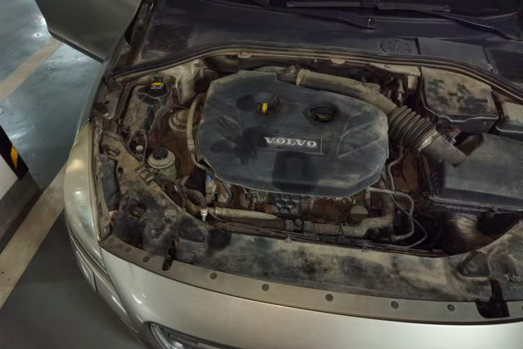 Used Volvo S60 2011 2.0T Comfort Edition Engine Bay Right