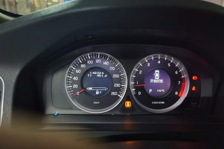 Used Volvo S60 2011 2.0T Comfort Edition Odometer Close Up
