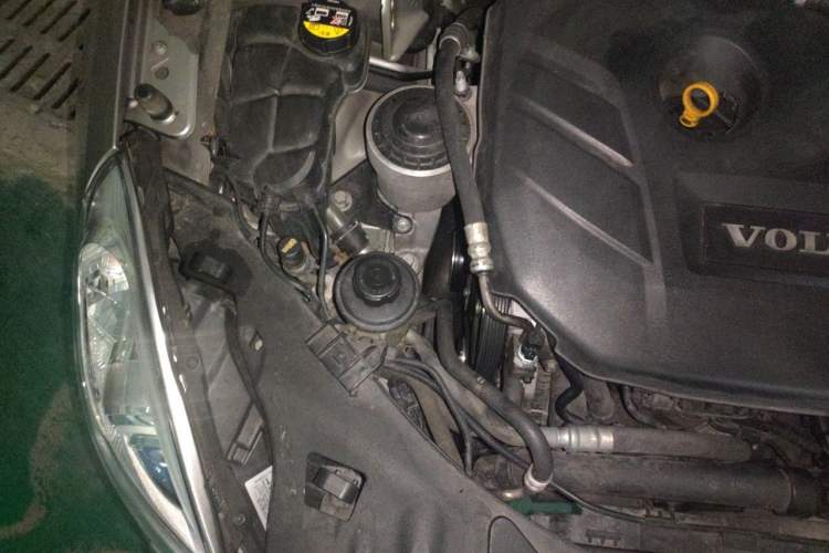 Used Volvo S60 2011 2.0T Comfort Edition Engine Bay Right