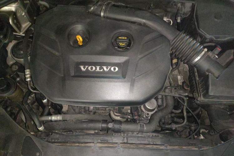 Used Volvo S60 2011 2.0T Comfort Edition Engine Bay
