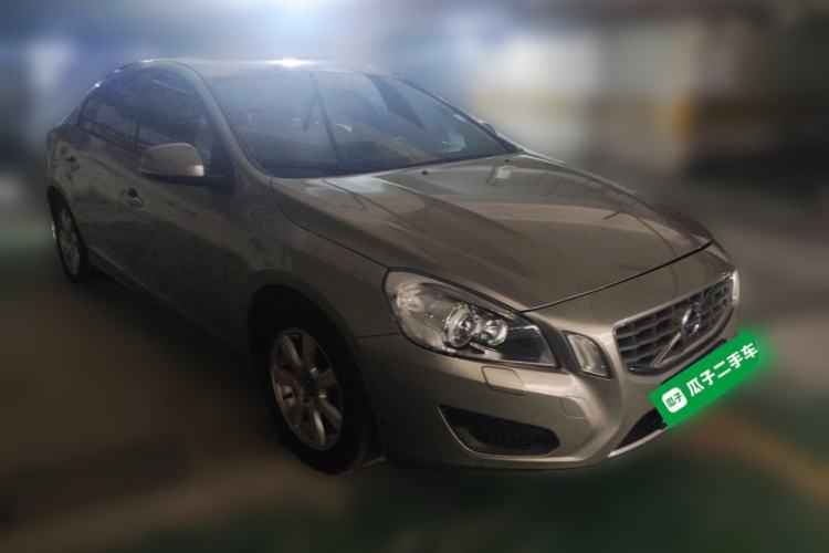 Used Volvo S60 2011 2.0T Comfort Edition Front Right 45 Deg