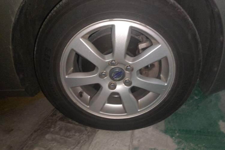 Used Volvo S60 2011 2.0T Comfort Edition Right Front Wheel Hub