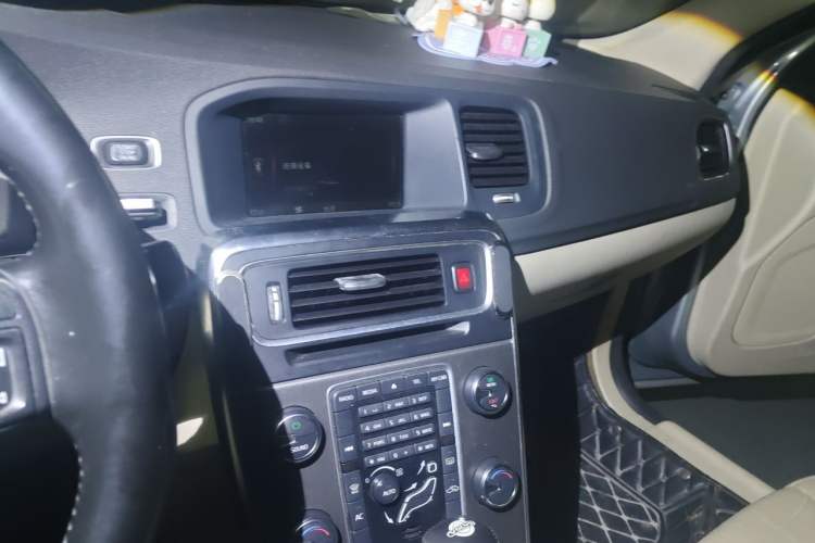 Used Volvo S60 2011 2.0T ZhiShang Version Audio And AC Panel