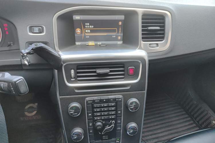 Used Volvo S60 2011 2.0T ZhiShang Version Audio And AC Panel