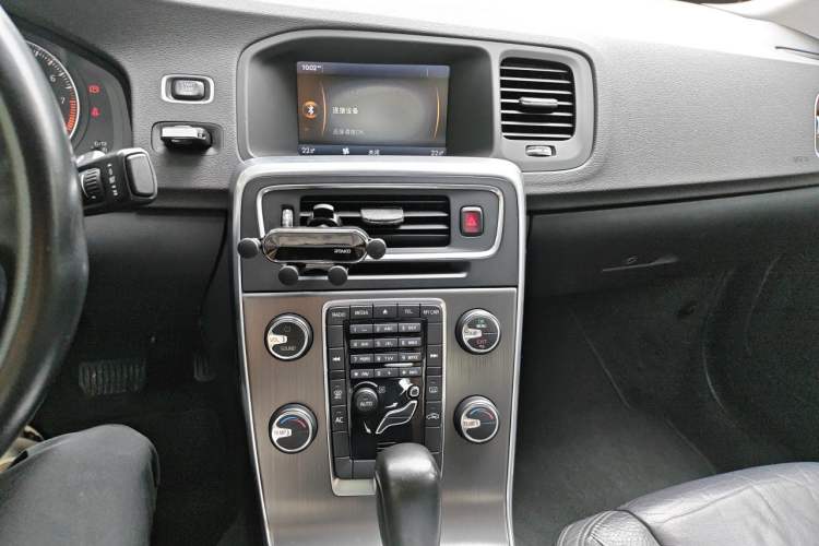 Used Volvo S60  Audio And AC Panel