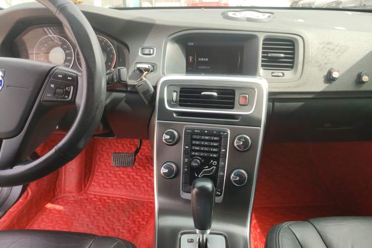 Used Volvo S60 2011 2.0T Comfort Edition Audio And AC Panel