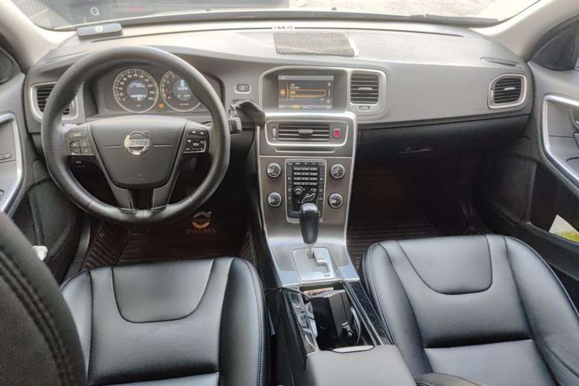 Used Volvo S60 2011 2.0T ZhiShang Version Center Console