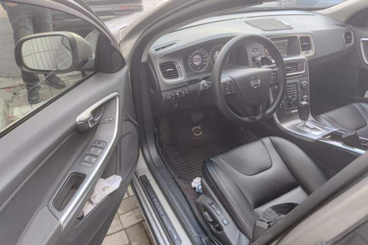 Used Volvo S60 2011 2.0T ZhiShang Version Driver Seat
