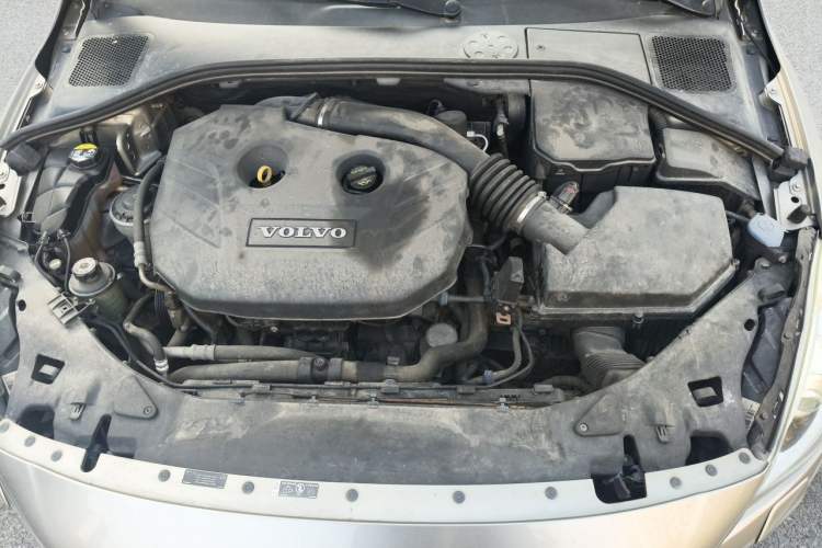 Used Volvo S60 2011 2.0T Comfort Edition Engine Bay